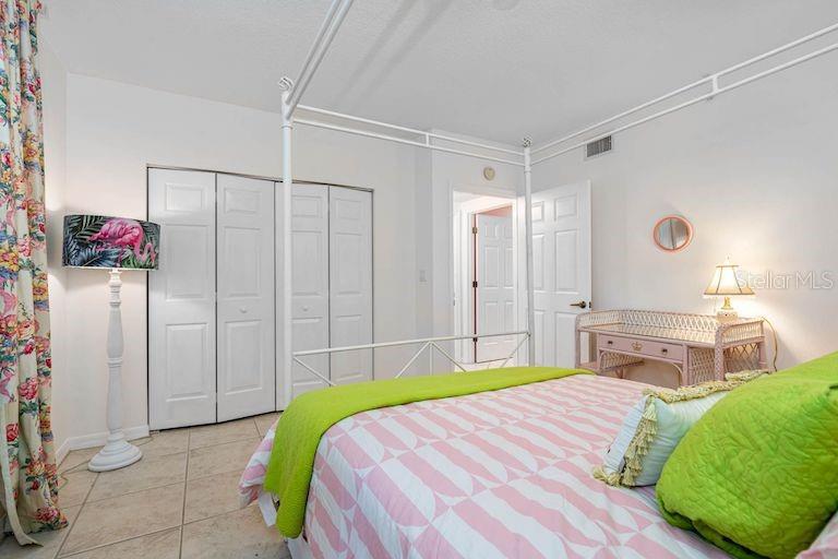 Image 30 of 64 For 16550 Gulf Boulevard 545