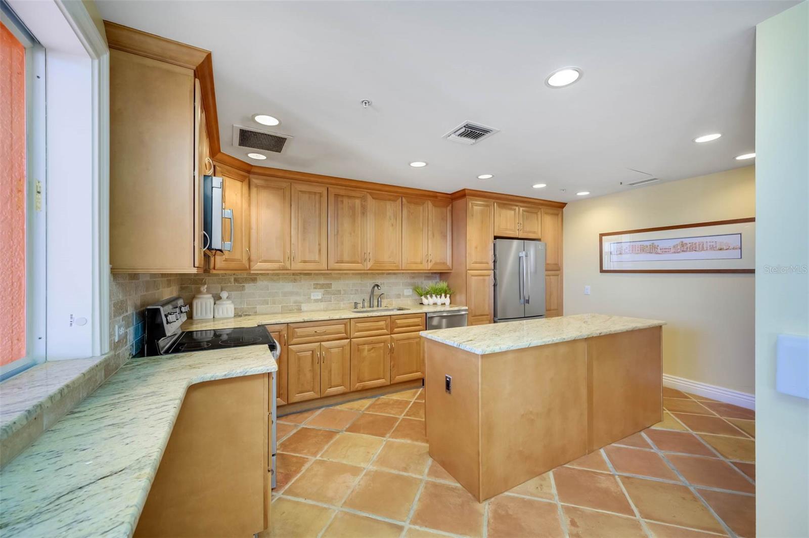 Image 55 of 64 For 16550 Gulf Boulevard 545