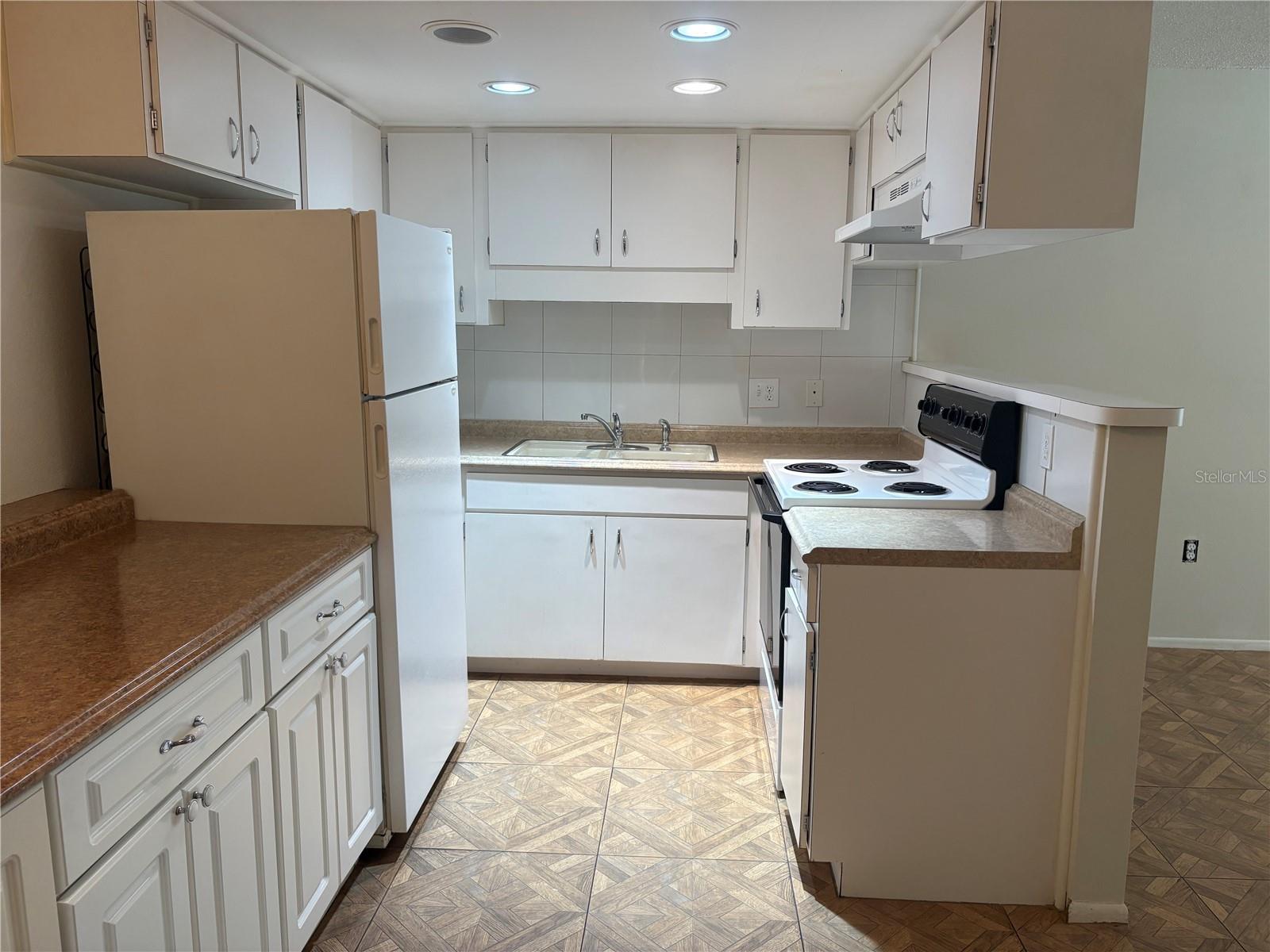 Image 4 of 21 For 6177 Chesham Drive 6