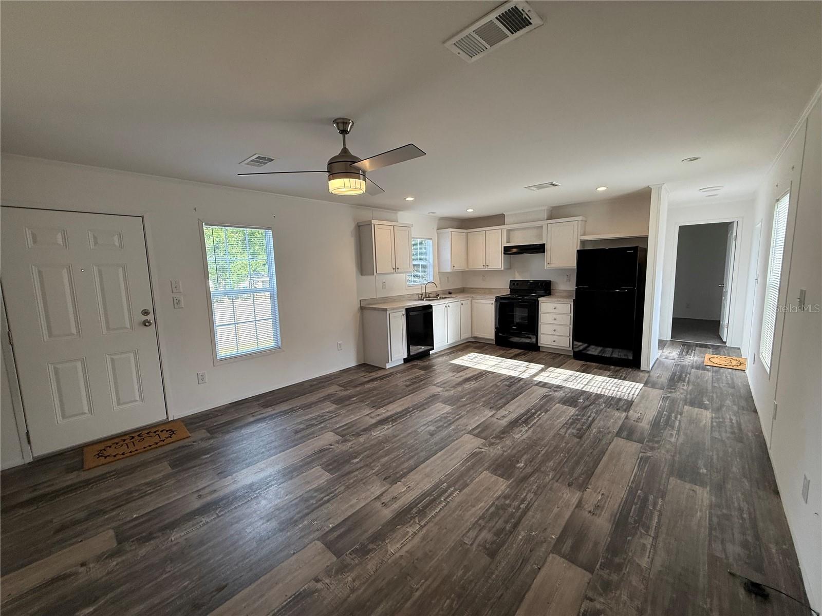 Listing photo id 10 for 39141 Bay Avenue