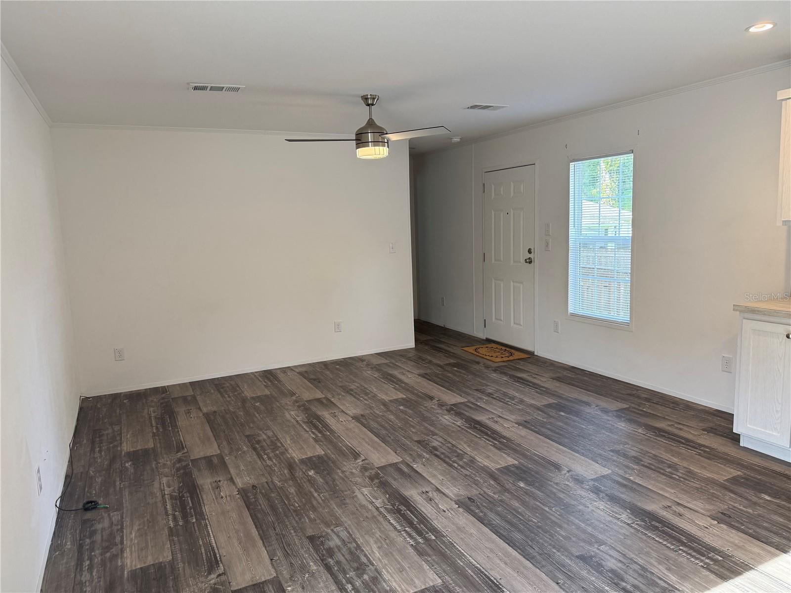 Listing photo id 12 for 39141 Bay Avenue