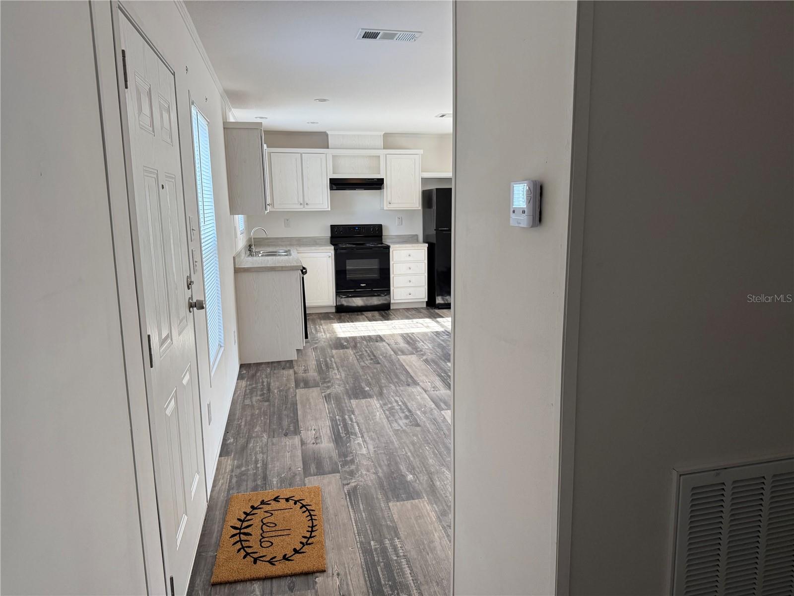 Listing photo id 13 for 39141 Bay Avenue