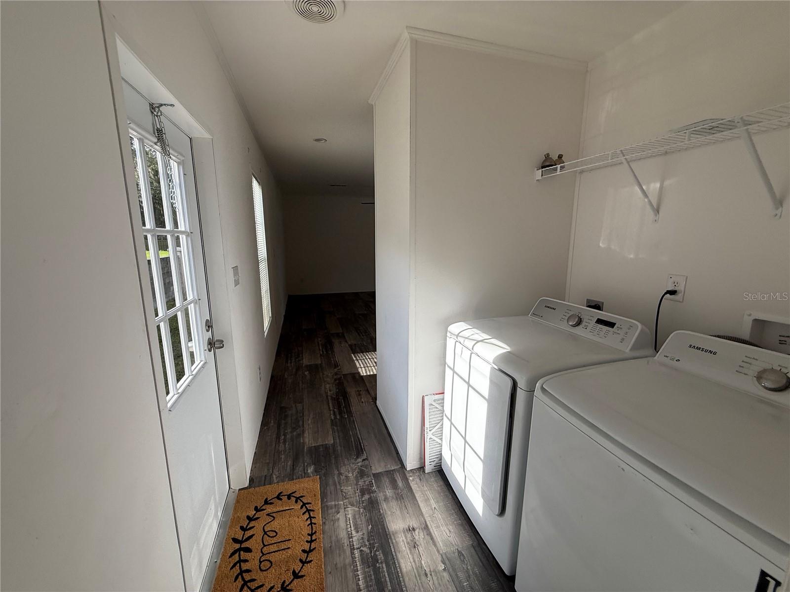 Listing photo id 16 for 39141 Bay Avenue