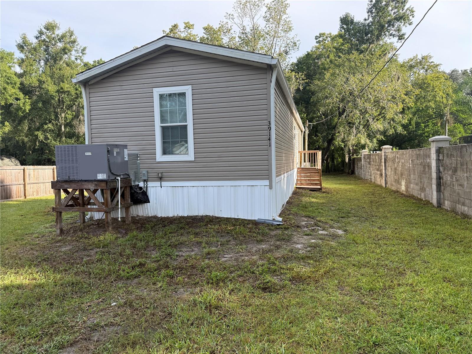 Listing photo id 0 for 39141 Bay Avenue