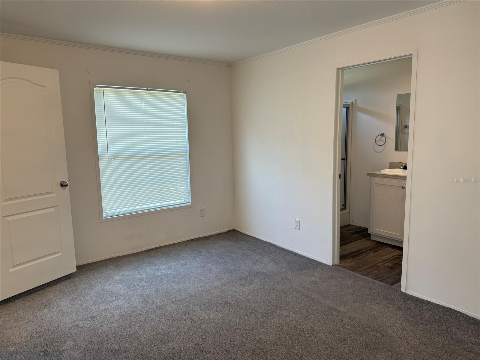 Listing photo id 18 for 39141 Bay Avenue