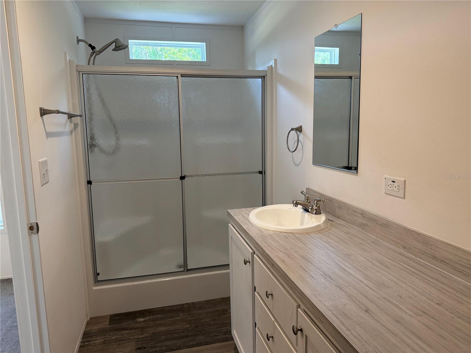 Listing photo id 24 for 39141 Bay Avenue
