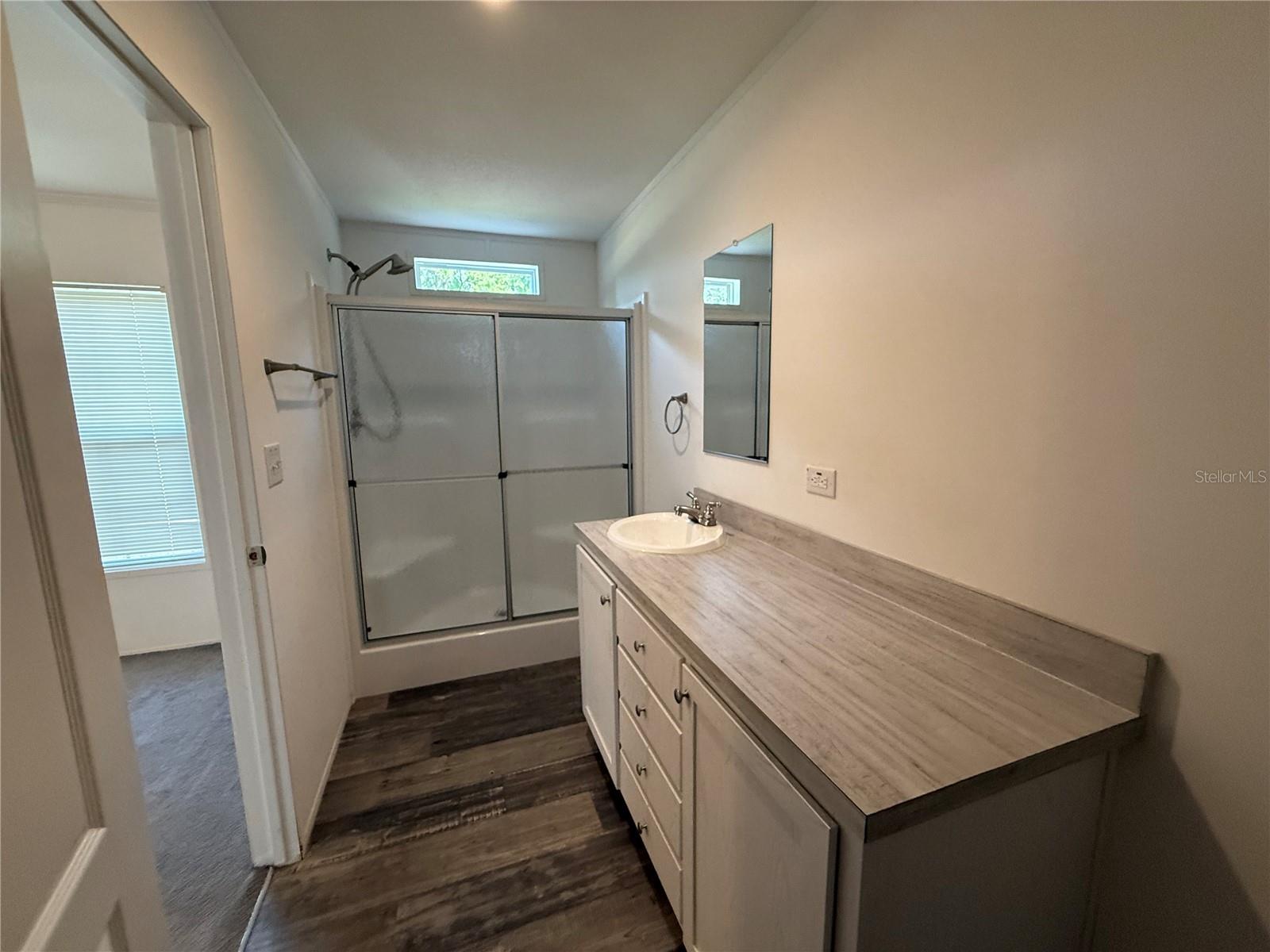 Listing photo id 25 for 39141 Bay Avenue