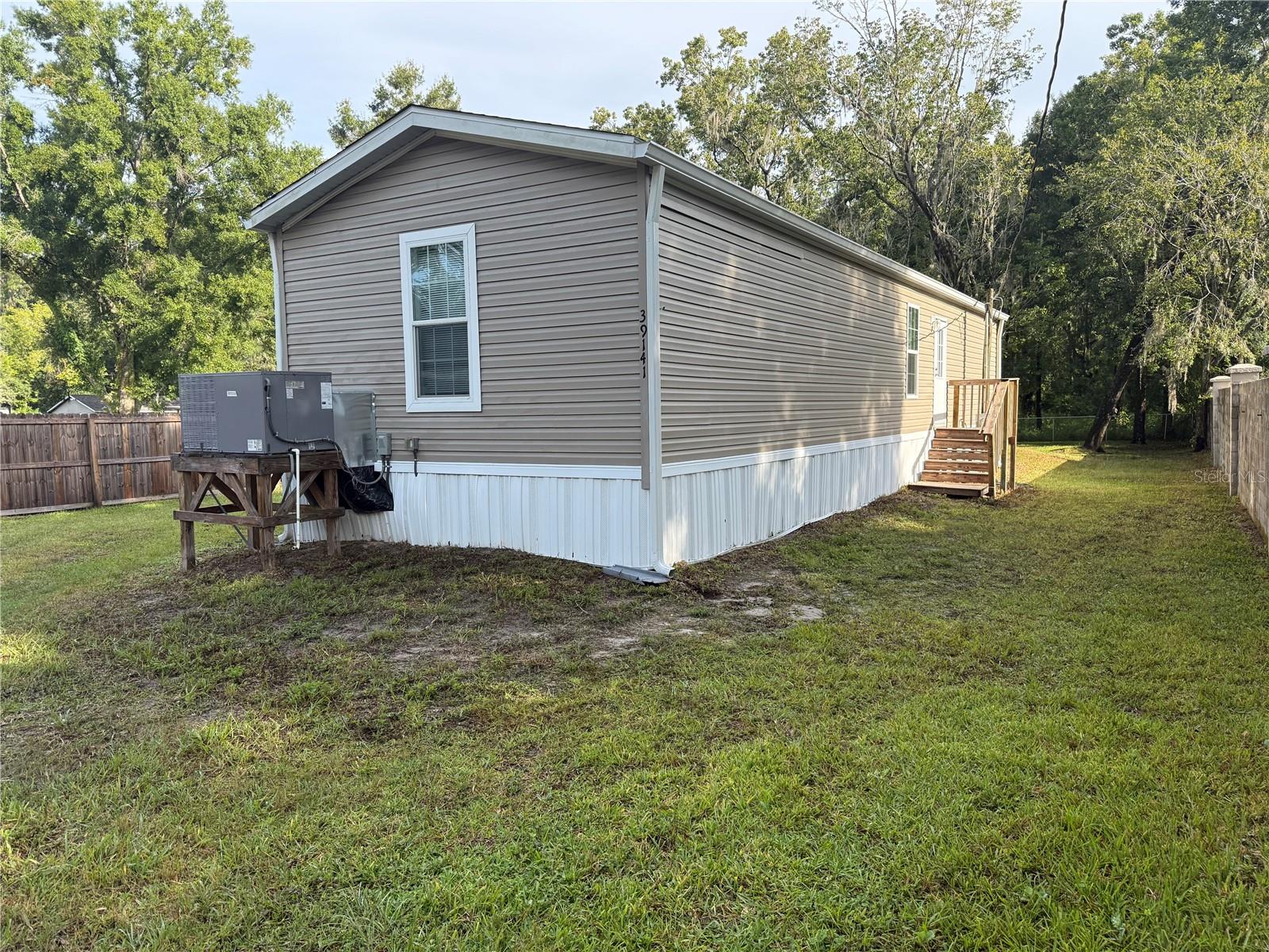 Listing photo id 1 for 39141 Bay Avenue