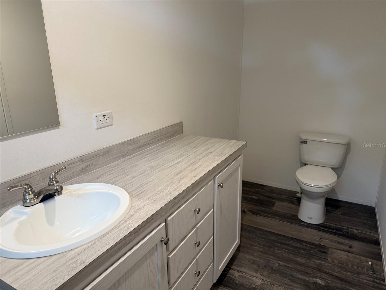 Listing photo id 28 for 39141 Bay Avenue