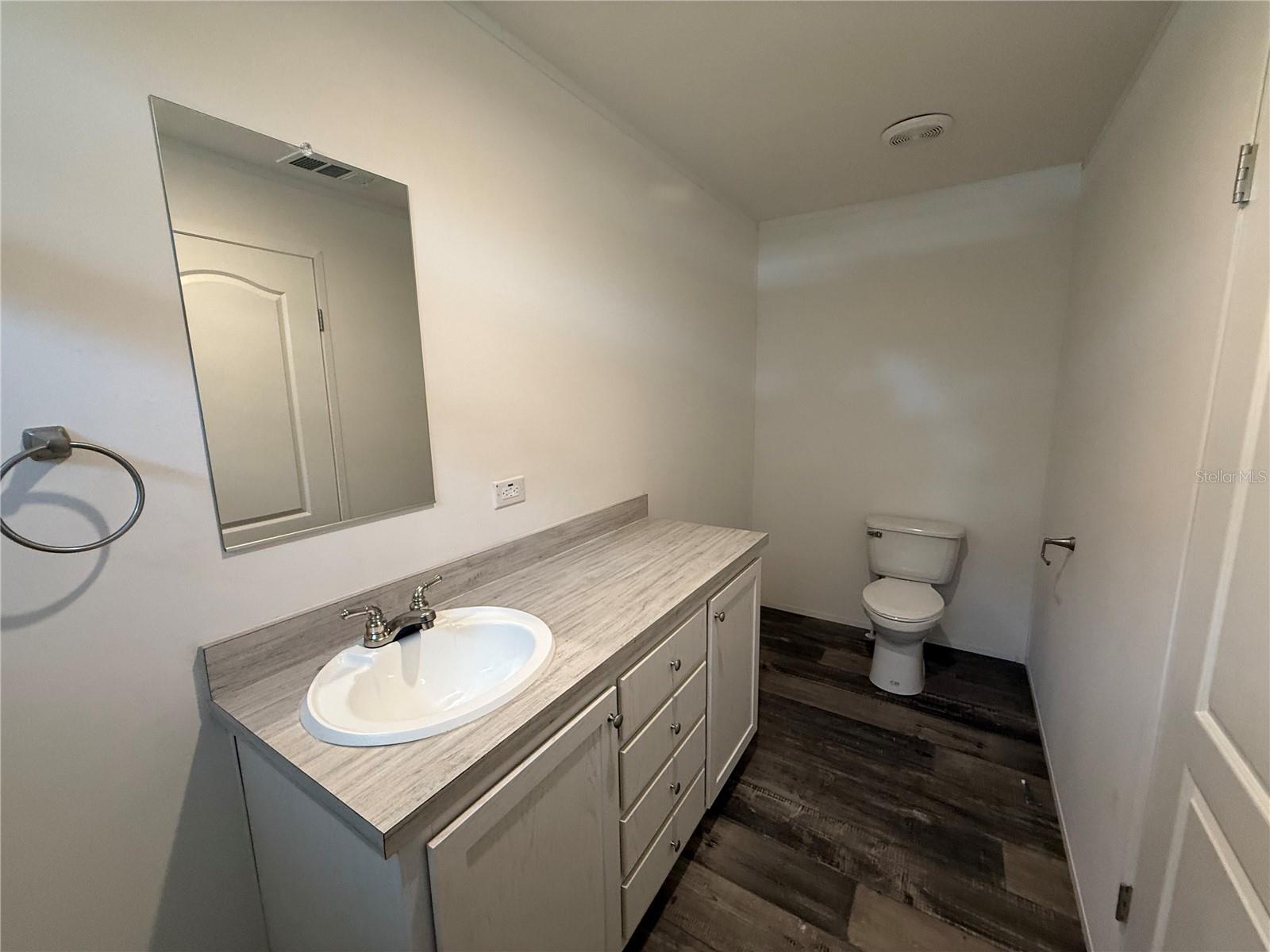 Listing photo id 29 for 39141 Bay Avenue
