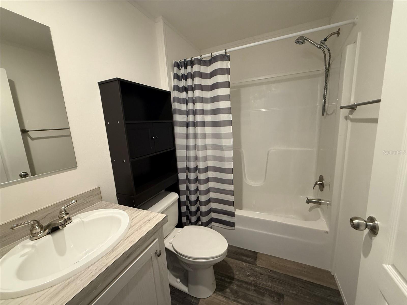 Listing photo id 35 for 39141 Bay Avenue