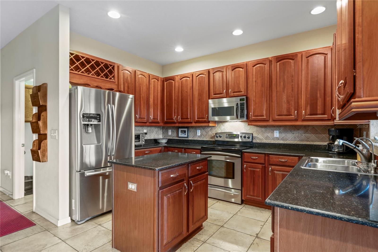 Listing photo id 9 for 3540 Brickell Court