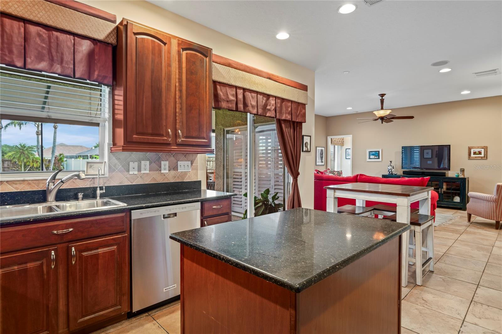 Listing photo id 12 for 3540 Brickell Court