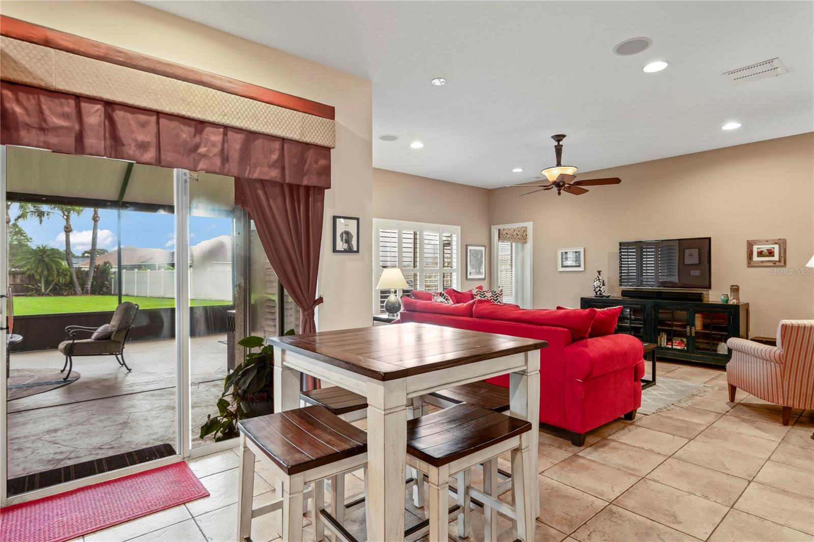 Listing photo id 14 for 3540 Brickell Court