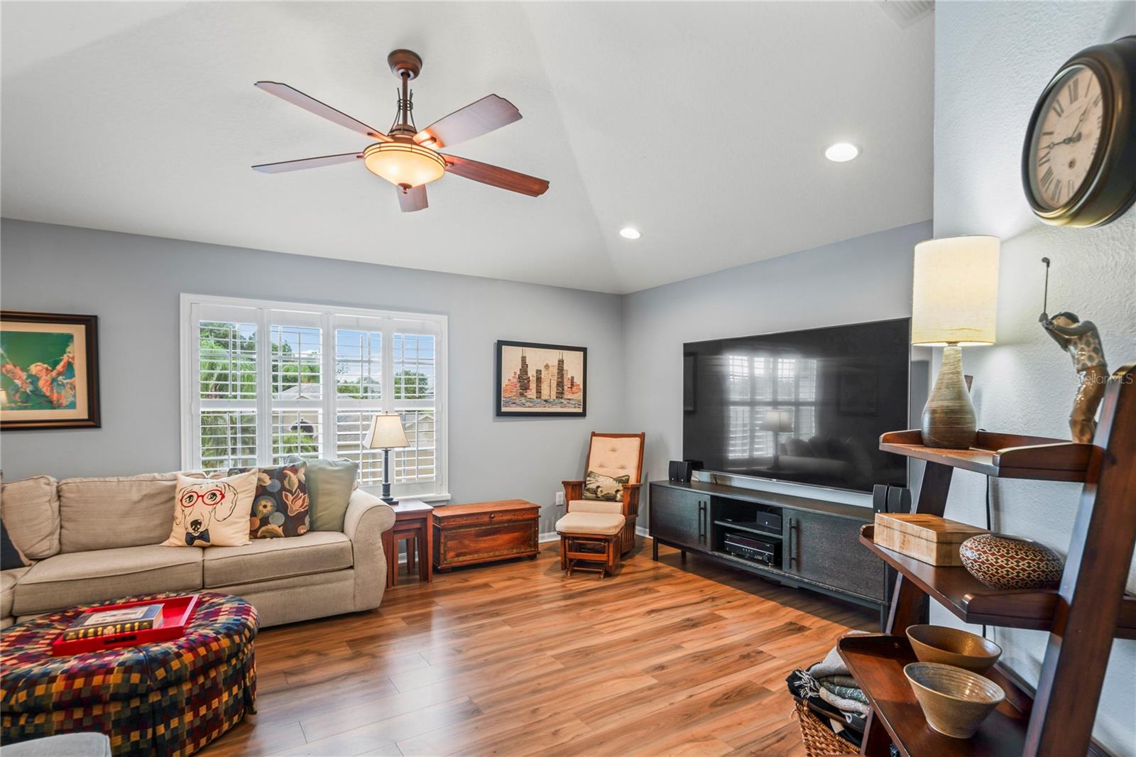 Listing photo id 22 for 3540 Brickell Court