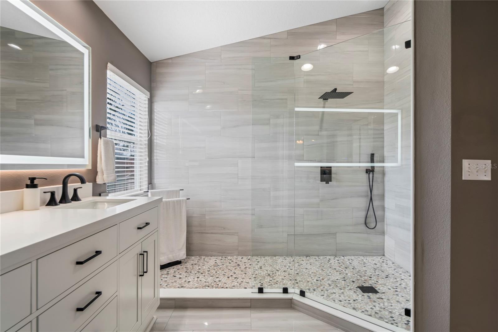 Listing photo id 33 for 3540 Brickell Court