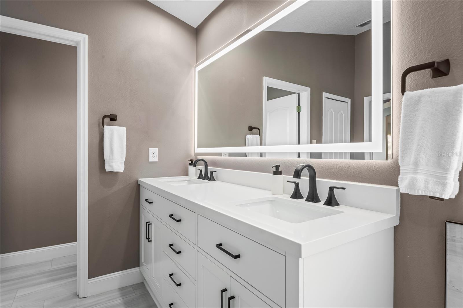 Listing photo id 34 for 3540 Brickell Court