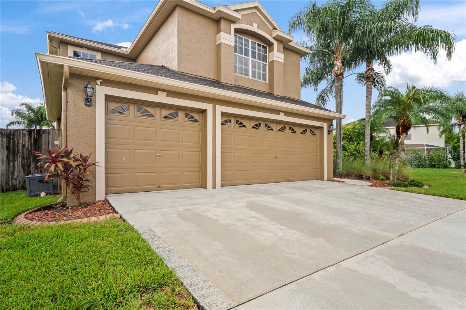Listing photo id 2 for 3540 Brickell Court