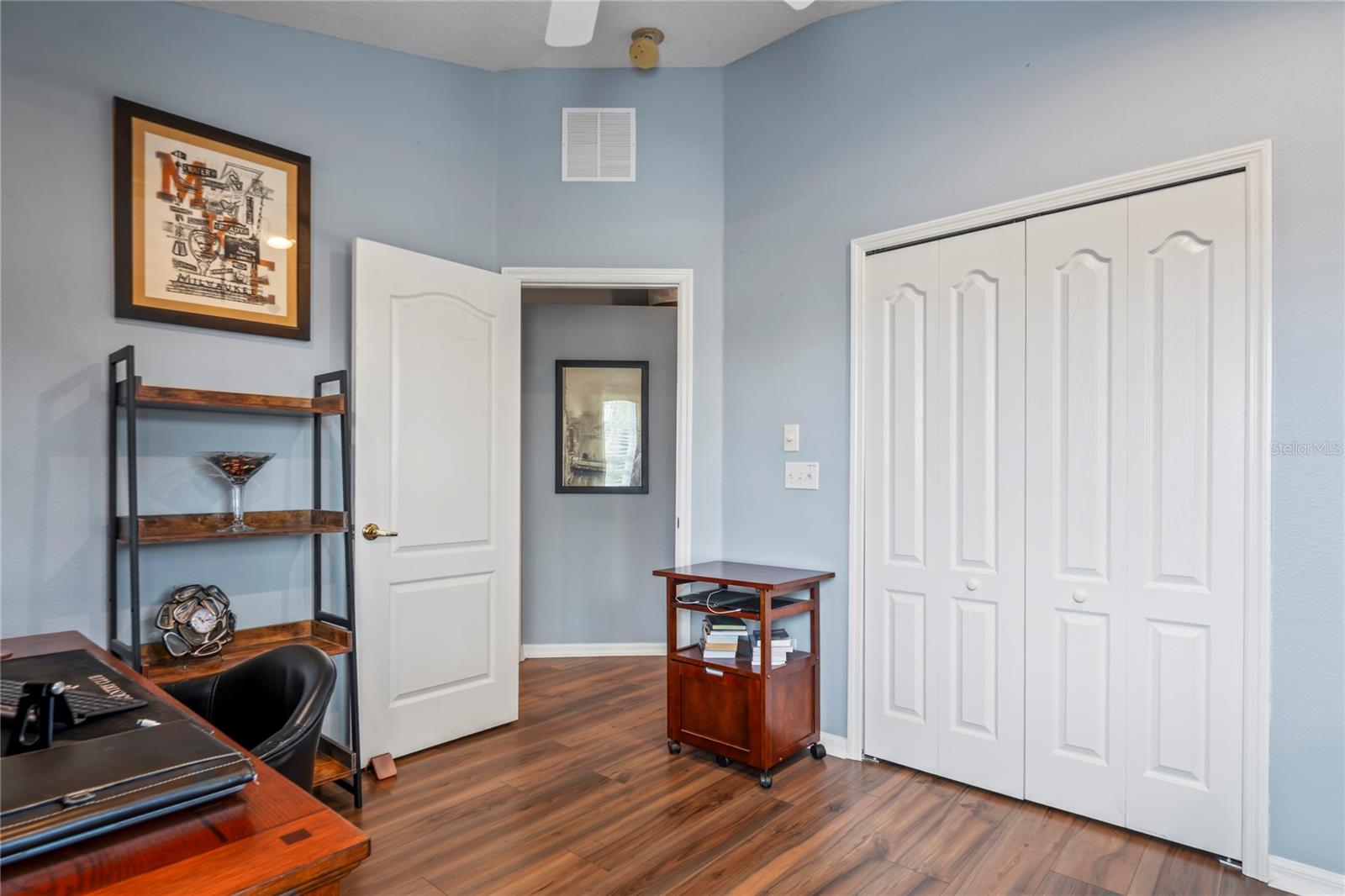 Listing photo id 39 for 3540 Brickell Court
