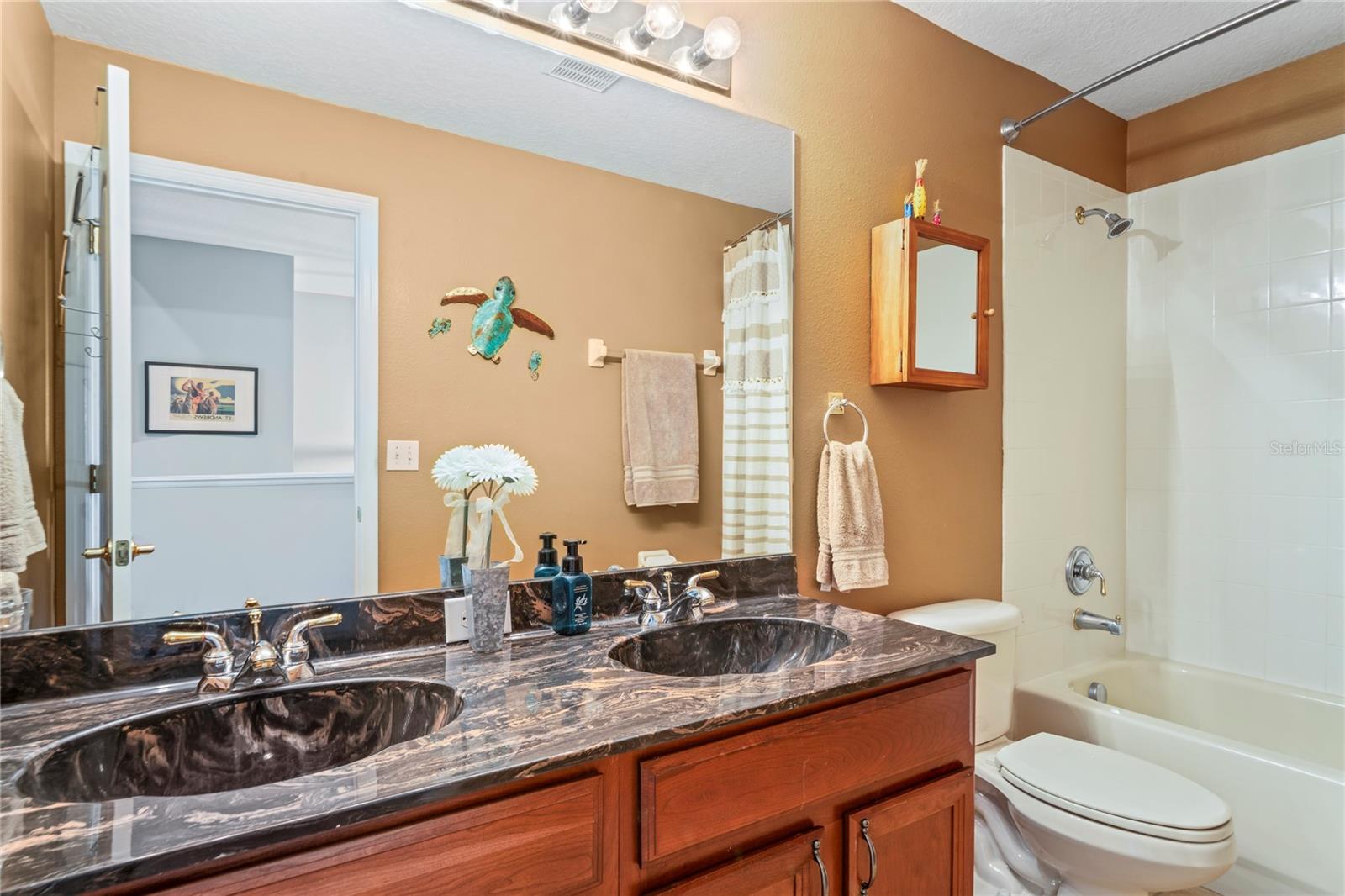 Listing photo id 40 for 3540 Brickell Court