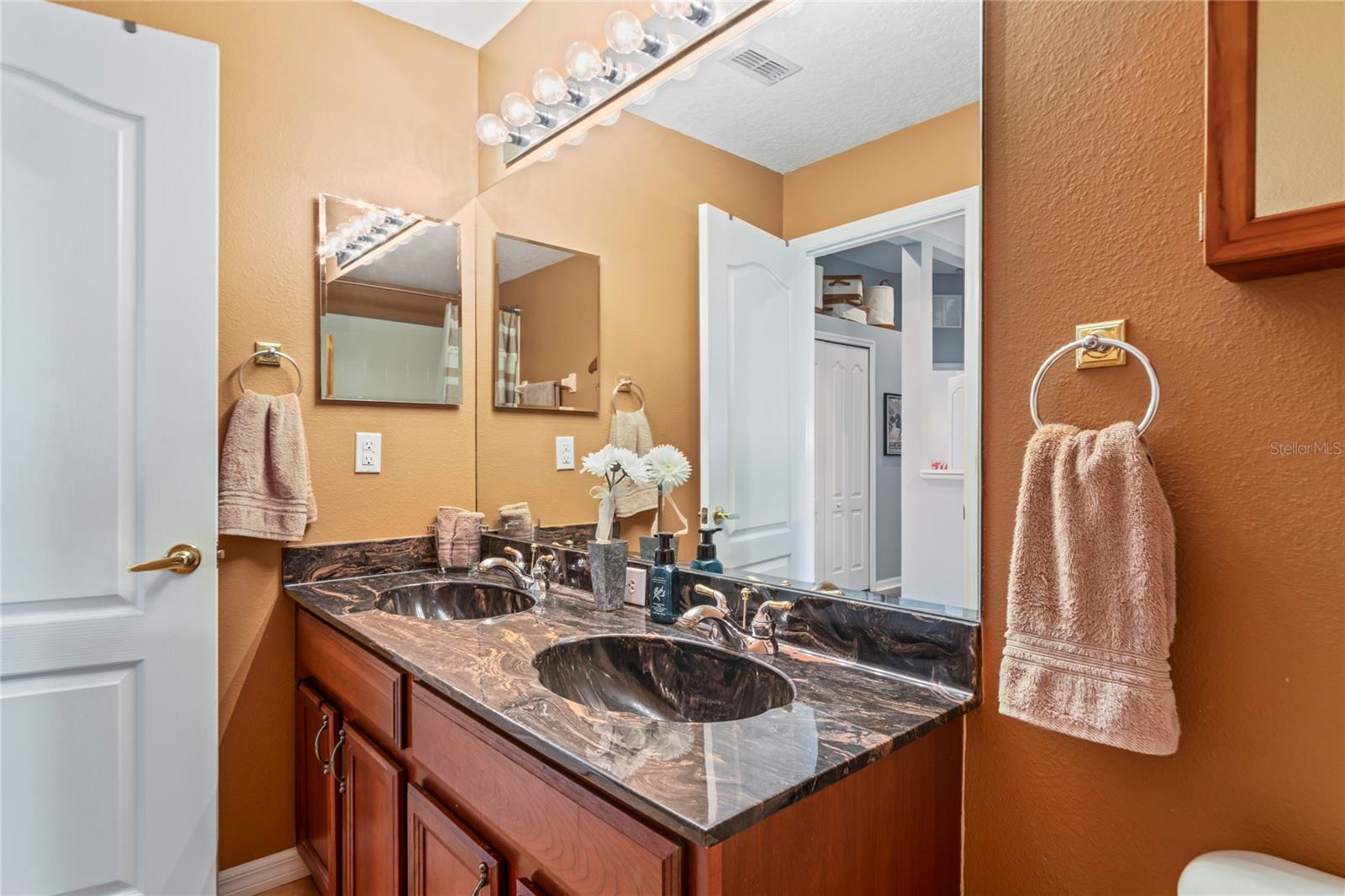 Listing photo id 41 for 3540 Brickell Court