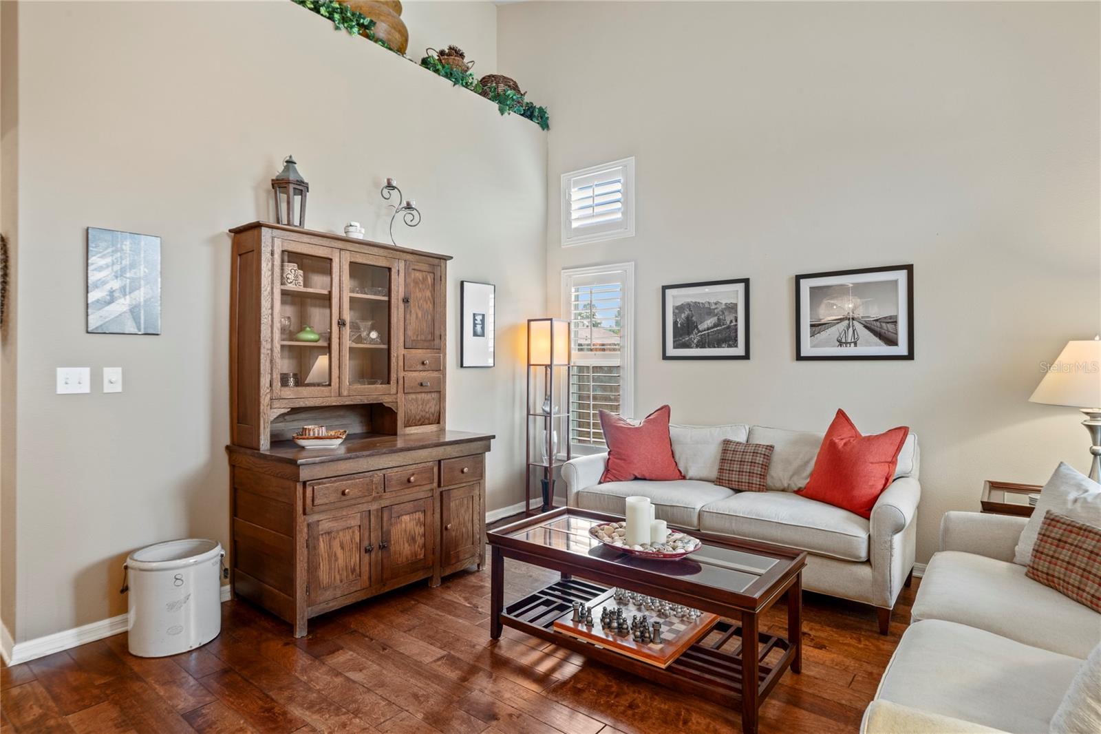 Listing photo id 6 for 3540 Brickell Court