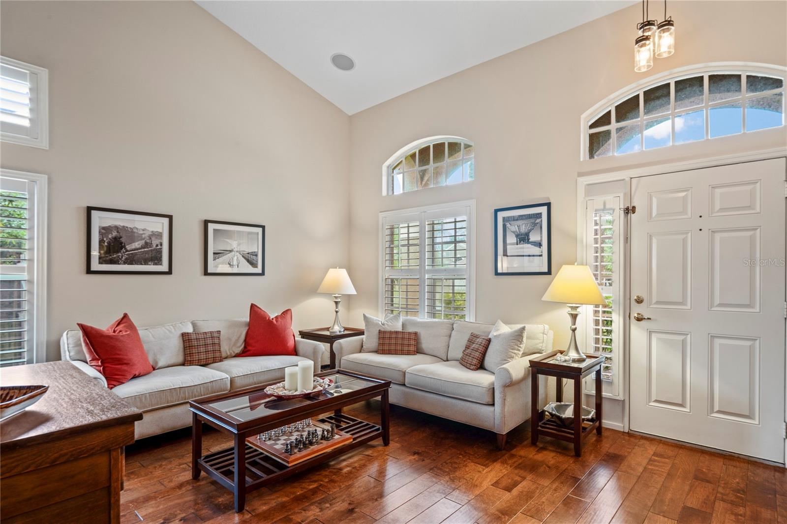 Listing photo id 7 for 3540 Brickell Court