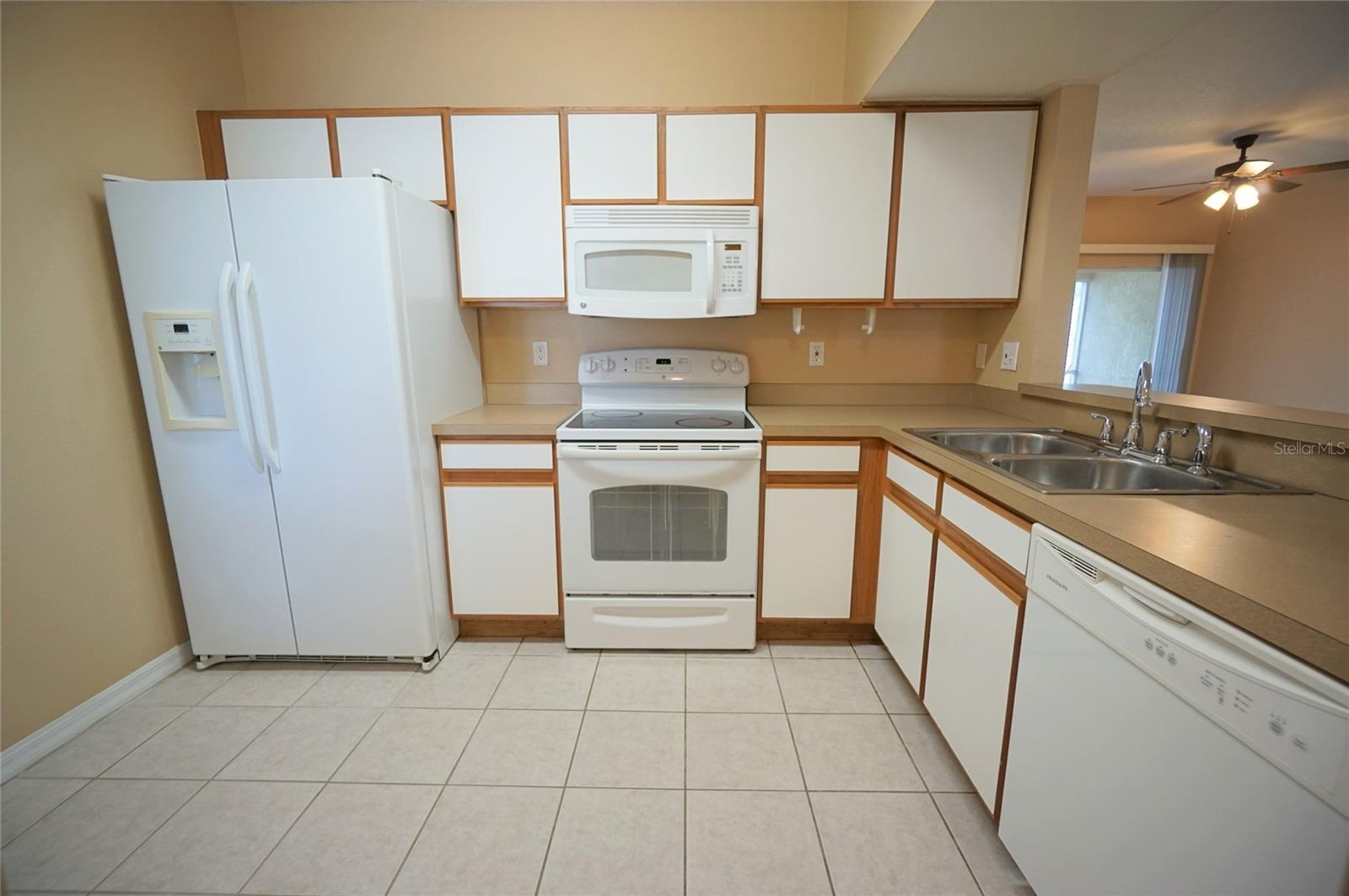 Image 3 of 19 For 6009 Skydale Way 102