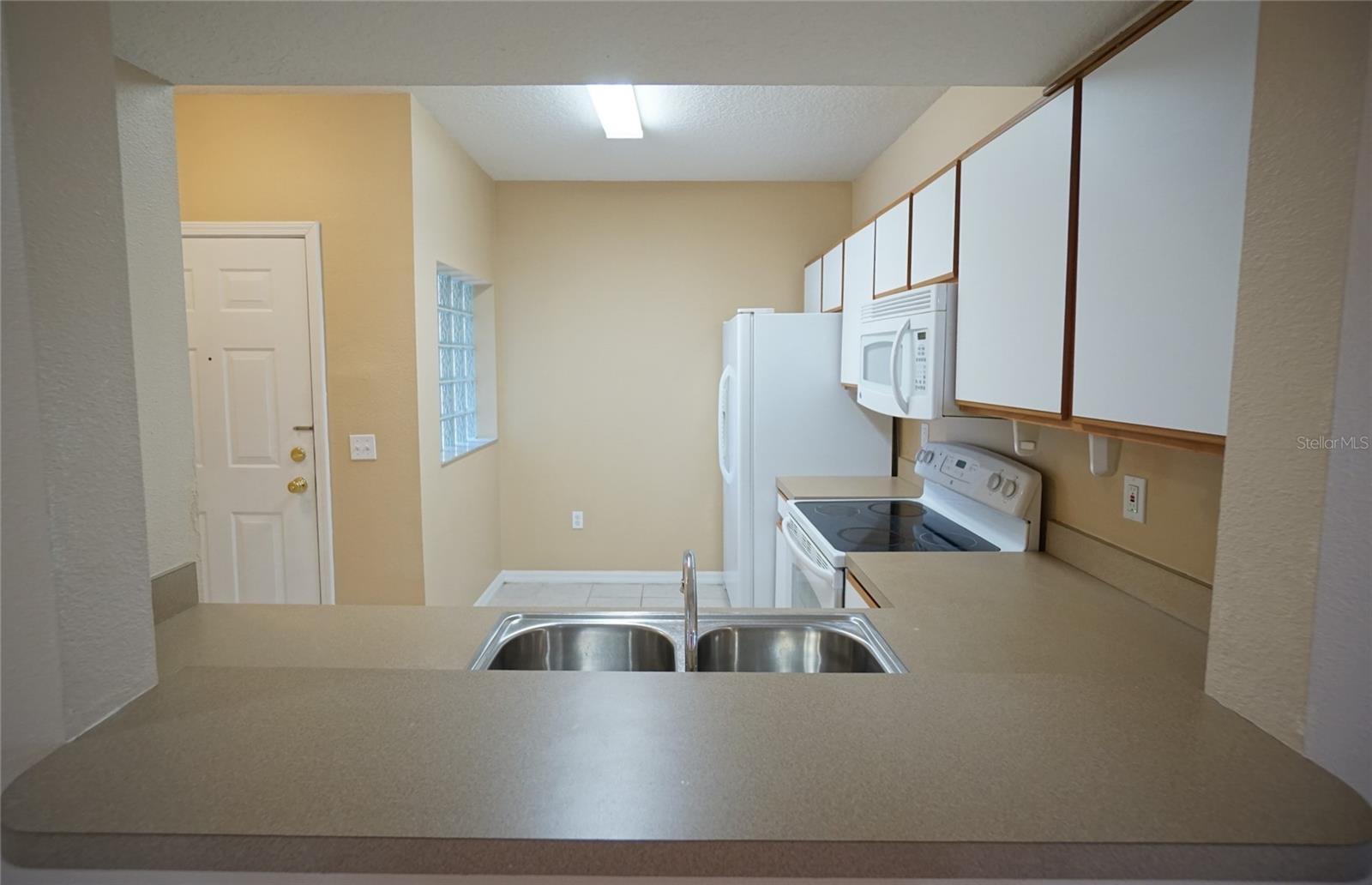 Image 4 of 19 For 6009 Skydale Way 102