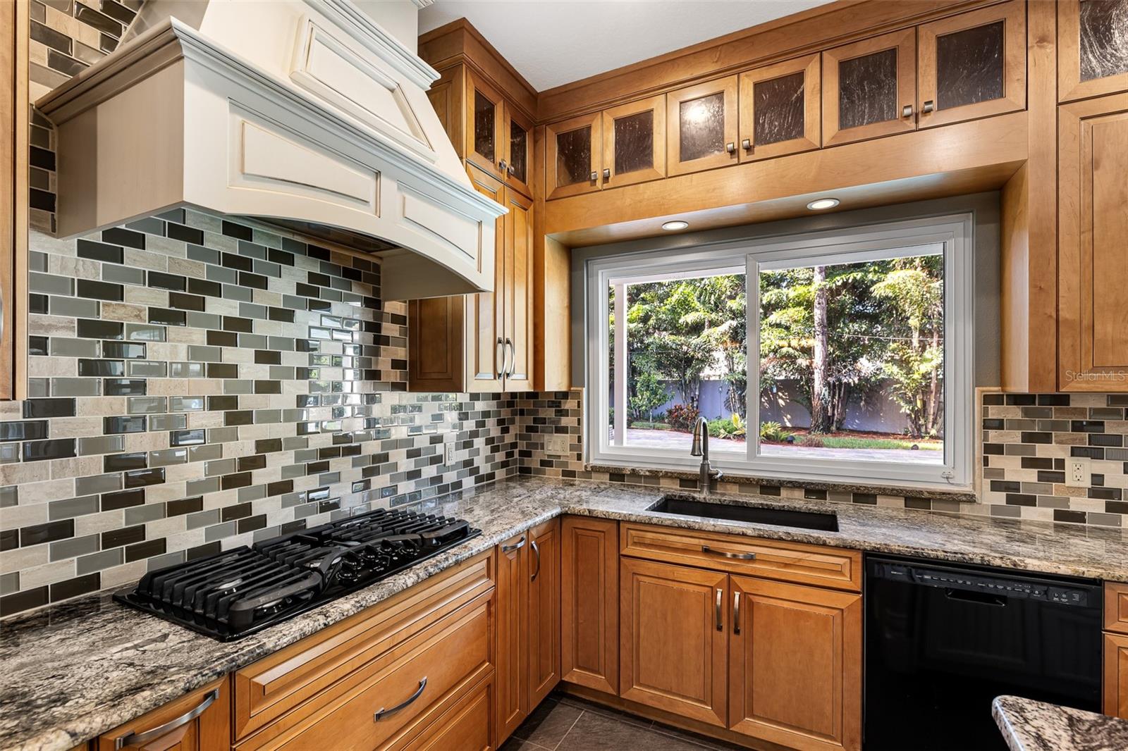 Listing photo id 14 for 13710 Mill Place
