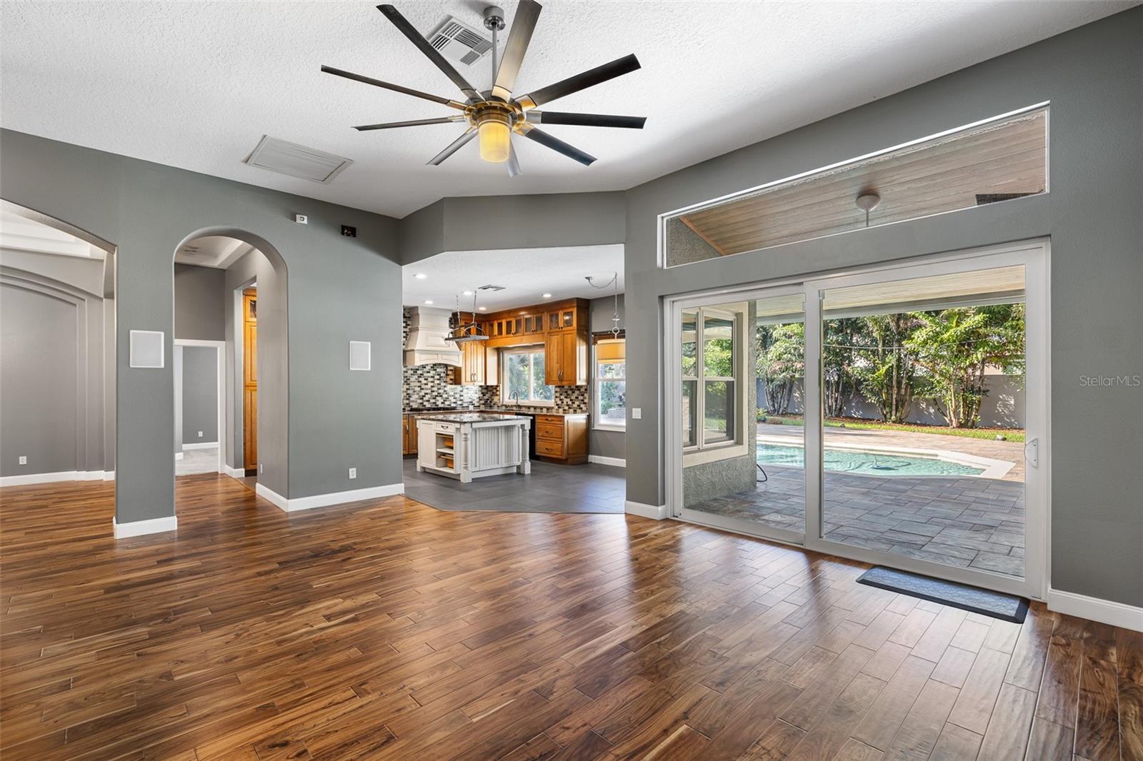 Listing photo id 18 for 13710 Mill Place