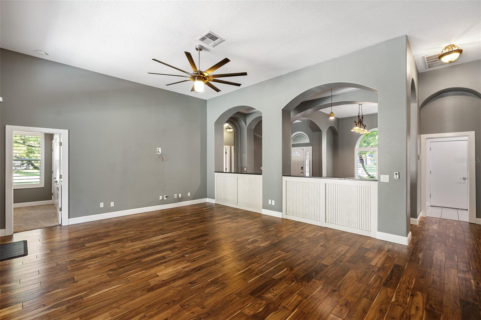 Listing photo id 19 for 13710 Mill Place
