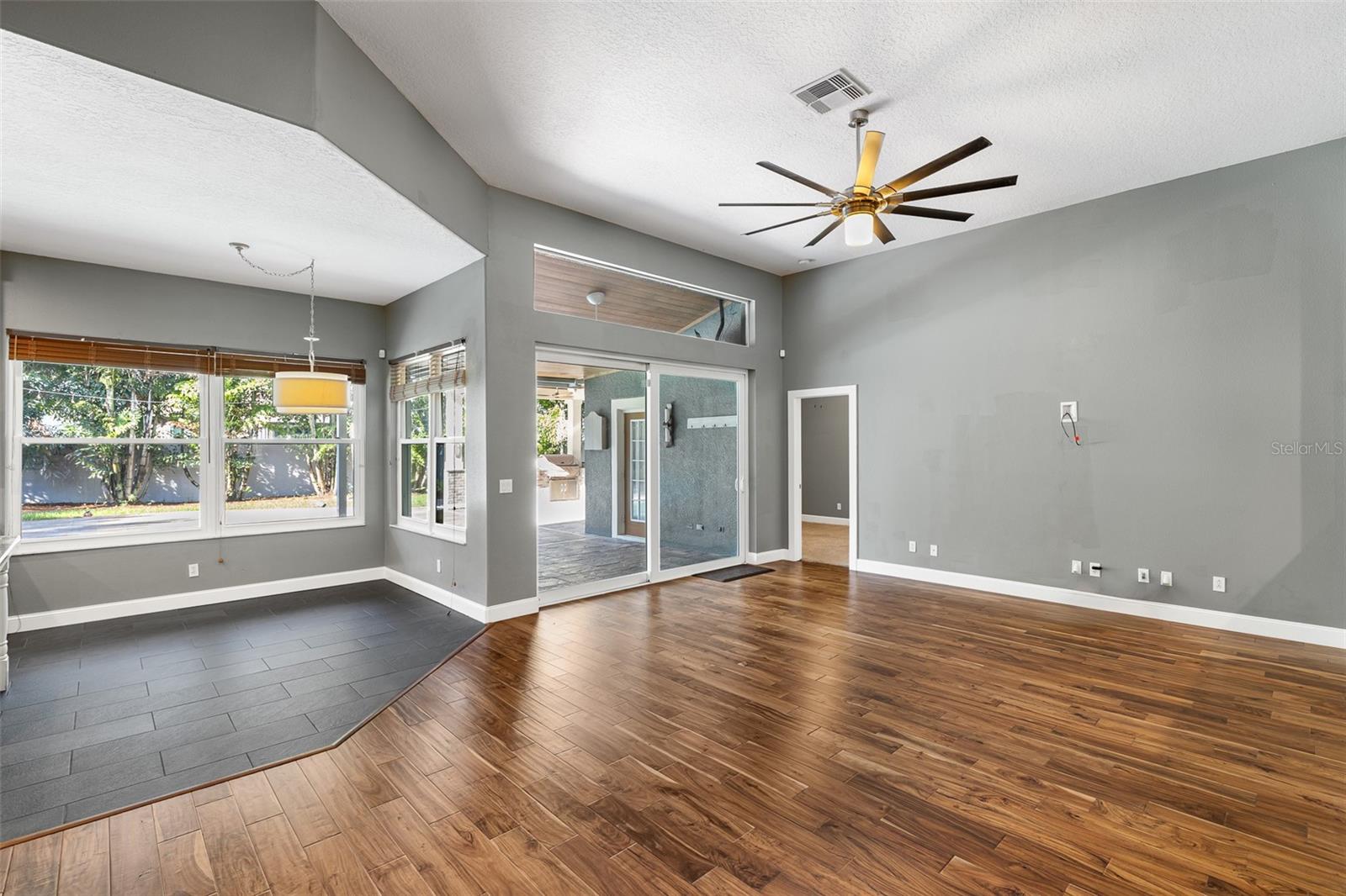 Listing photo id 20 for 13710 Mill Place