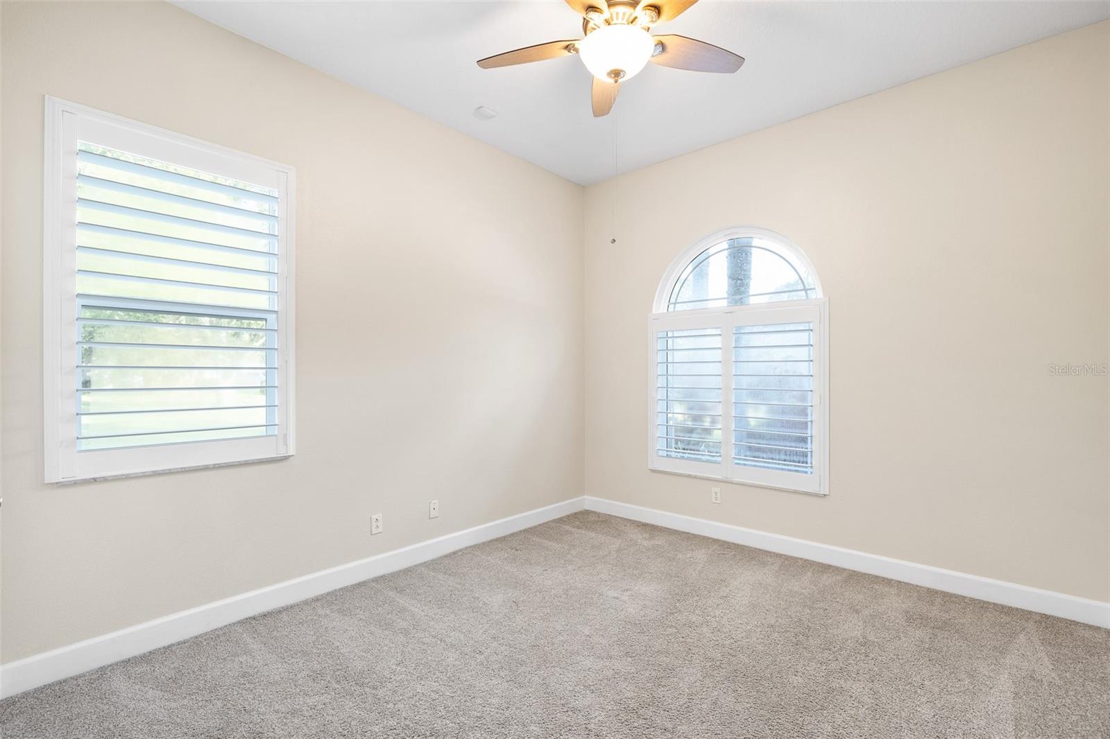 Listing photo id 28 for 13710 Mill Place