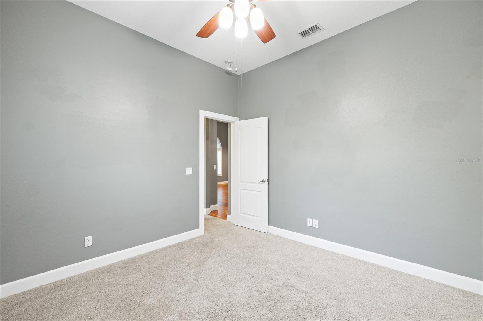 Listing photo id 34 for 13710 Mill Place