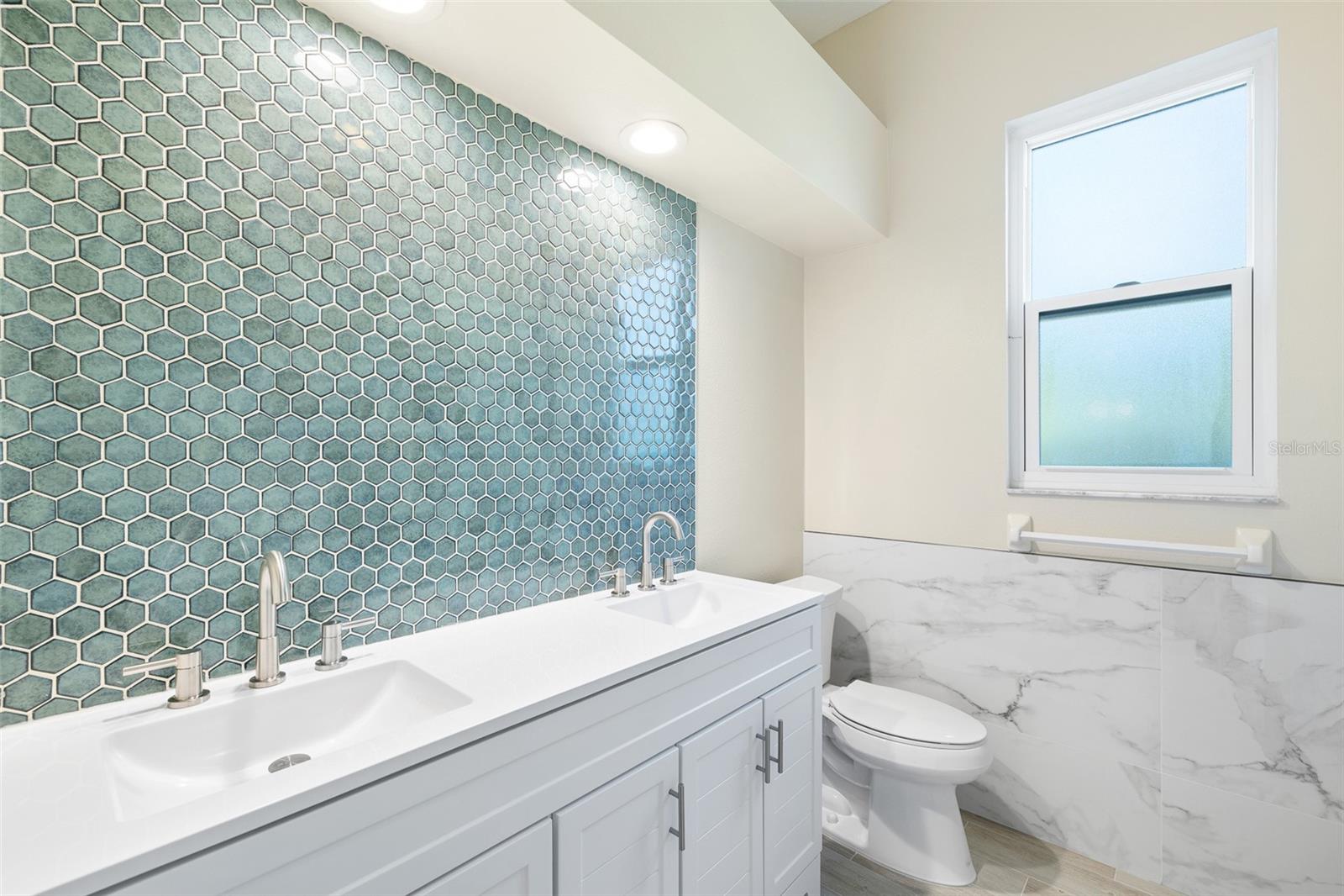 Listing photo id 36 for 13710 Mill Place