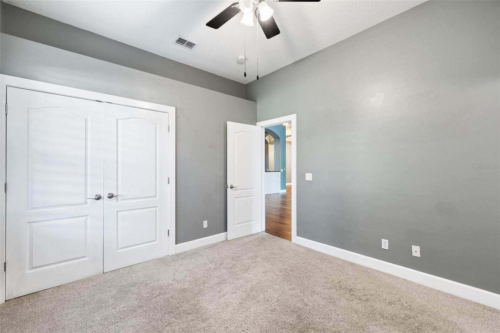 Listing photo id 39 for 13710 Mill Place