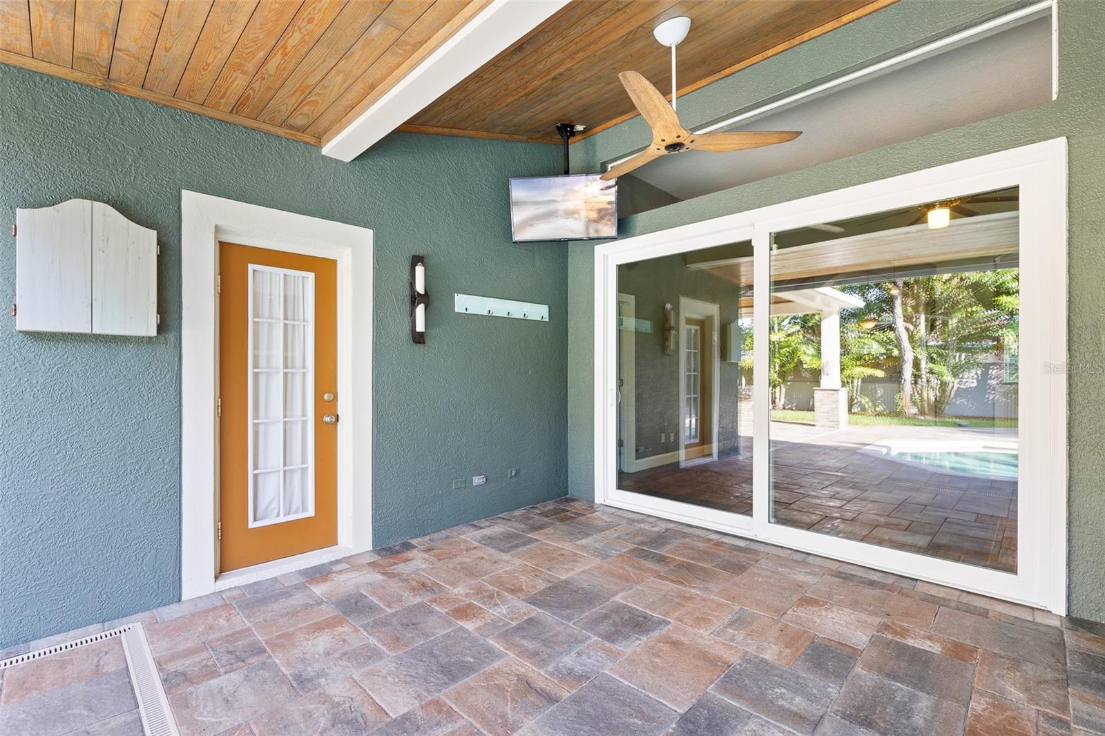 Listing photo id 42 for 13710 Mill Place