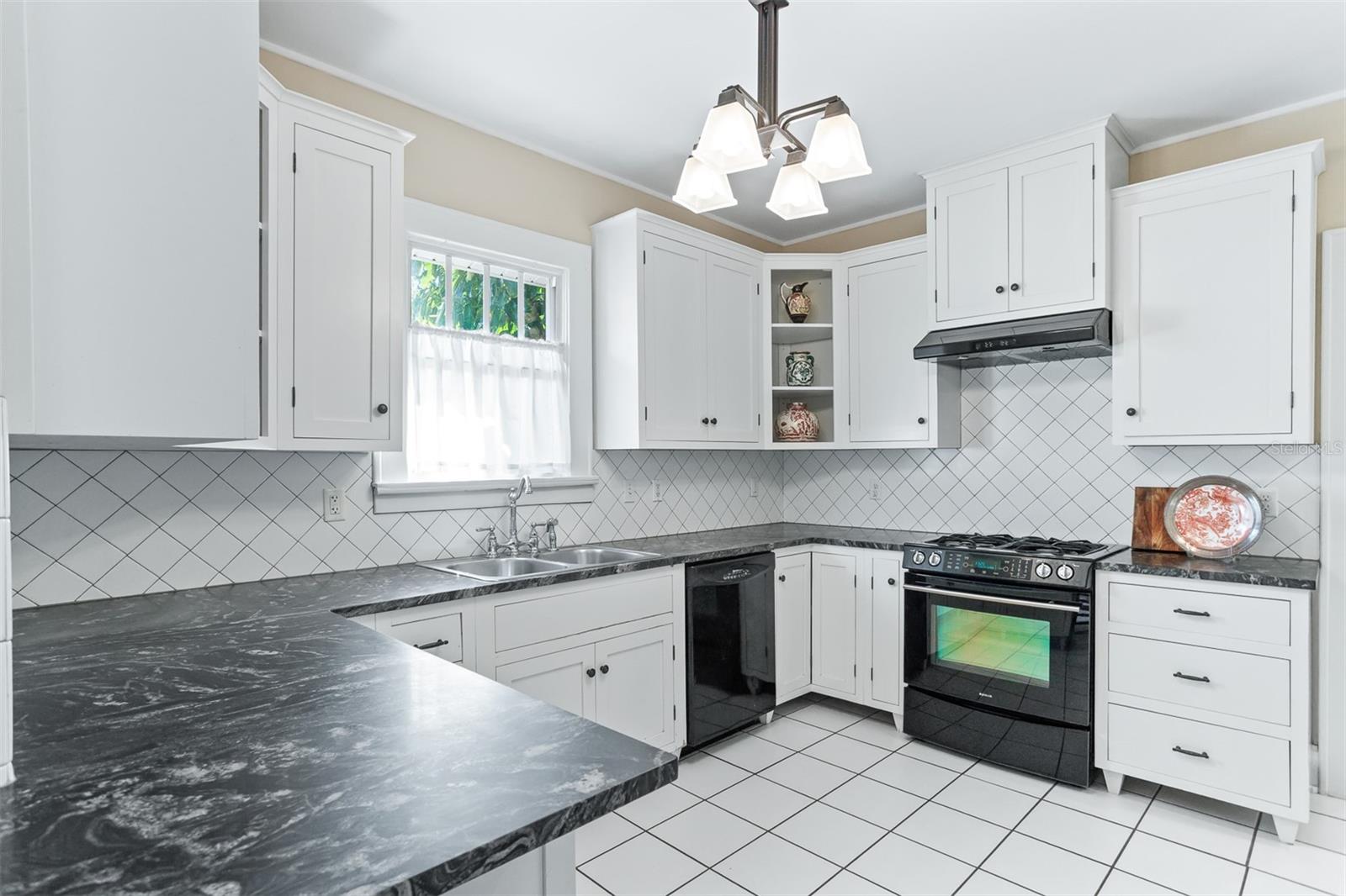 Image 11 of 53 For 1213 Comanche Avenue