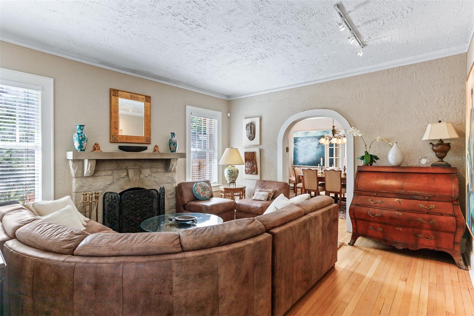 Image 4 of 53 For 1213 Comanche Avenue