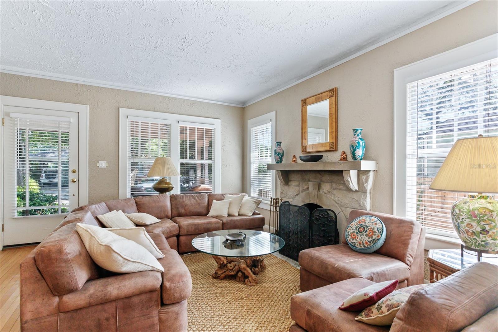 Image 5 of 53 For 1213 Comanche Avenue