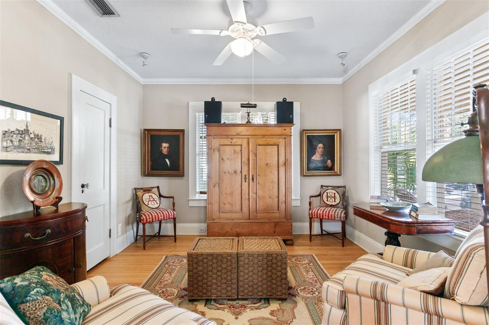 Image 8 of 53 For 1213 Comanche Avenue