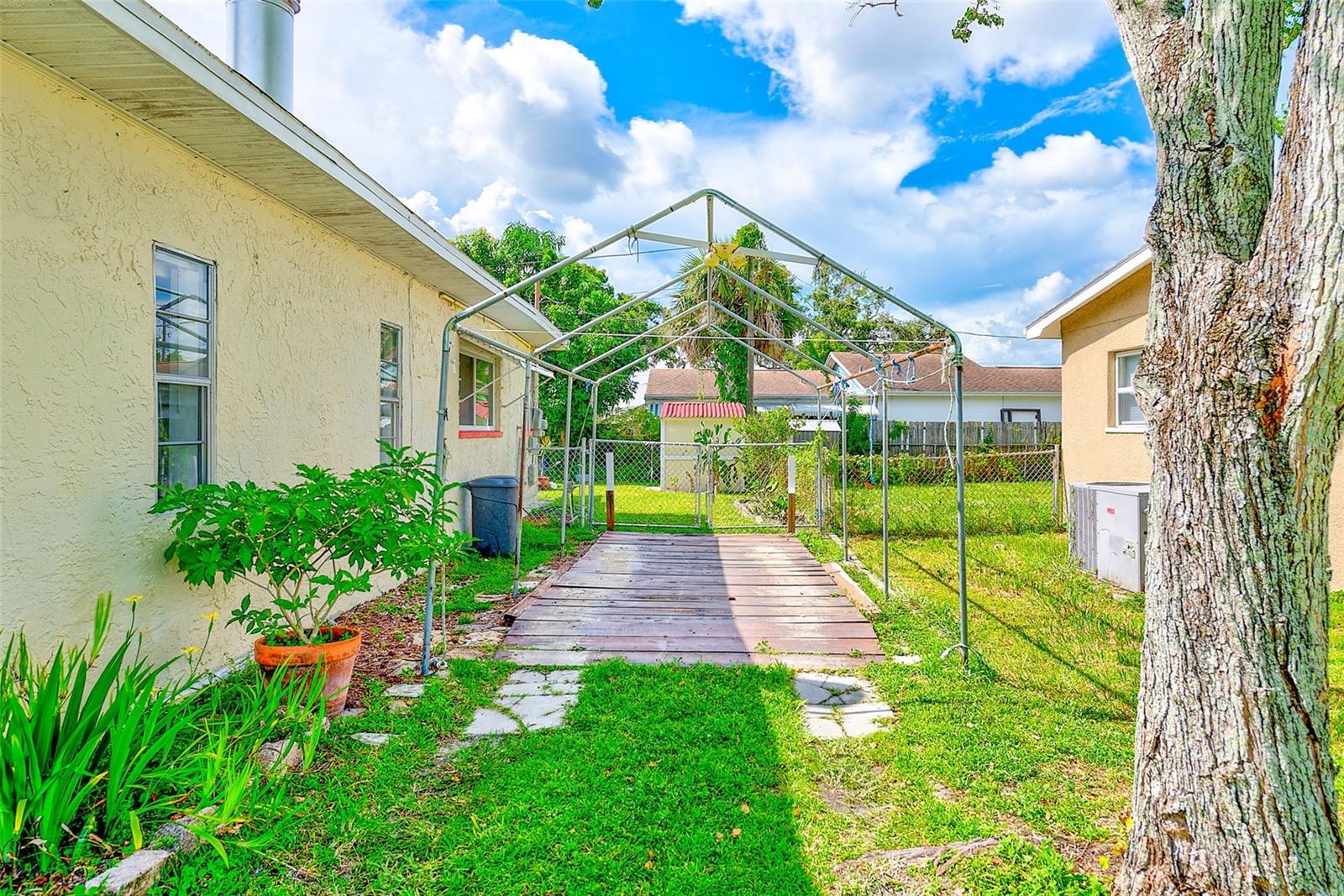Image 32 of 40 For 6084 71st Avenue N