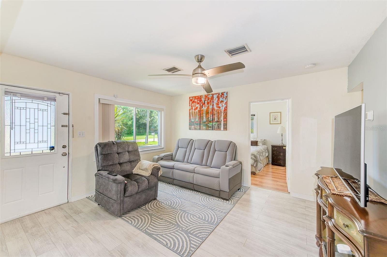 Image 6 of 40 For 6084 71st Avenue N