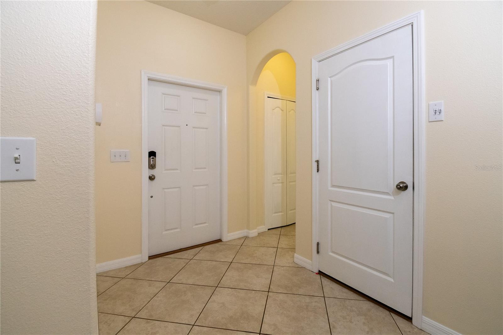 Image 15 of 49 For 12009 Greengate Drive