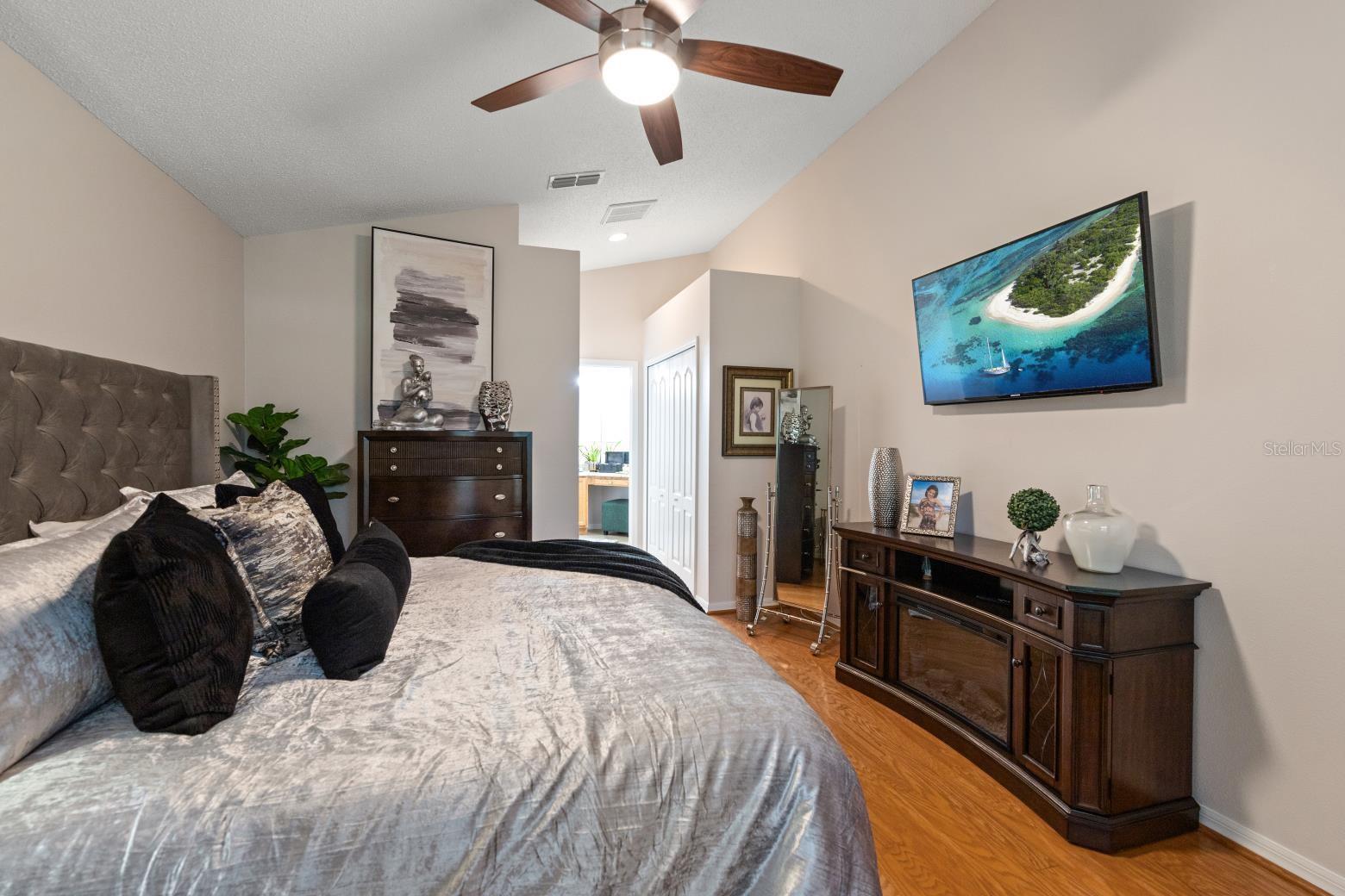 Listing photo id 9 for 367 Quane Avenue