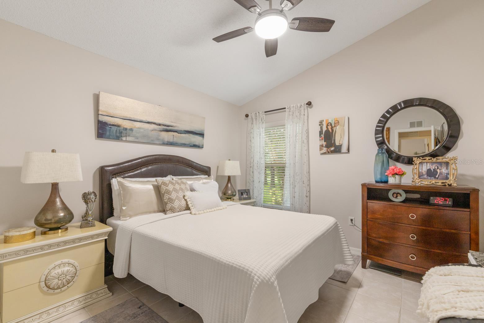 Listing photo id 12 for 367 Quane Avenue
