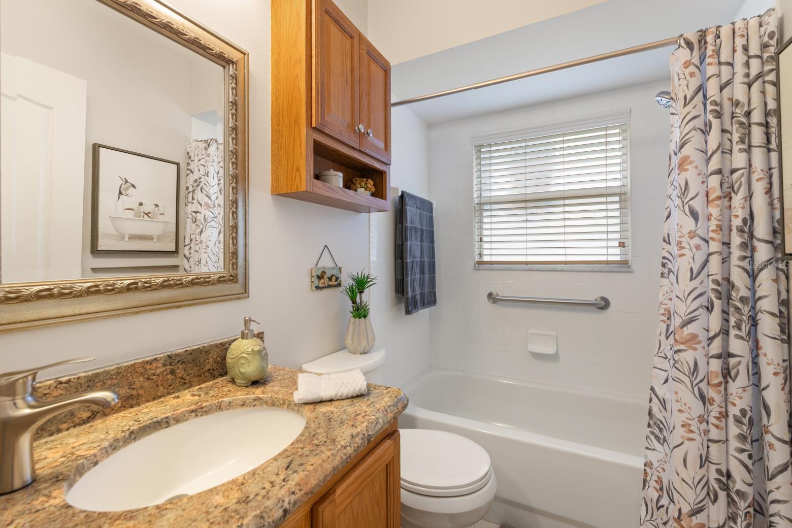 Listing photo id 13 for 367 Quane Avenue