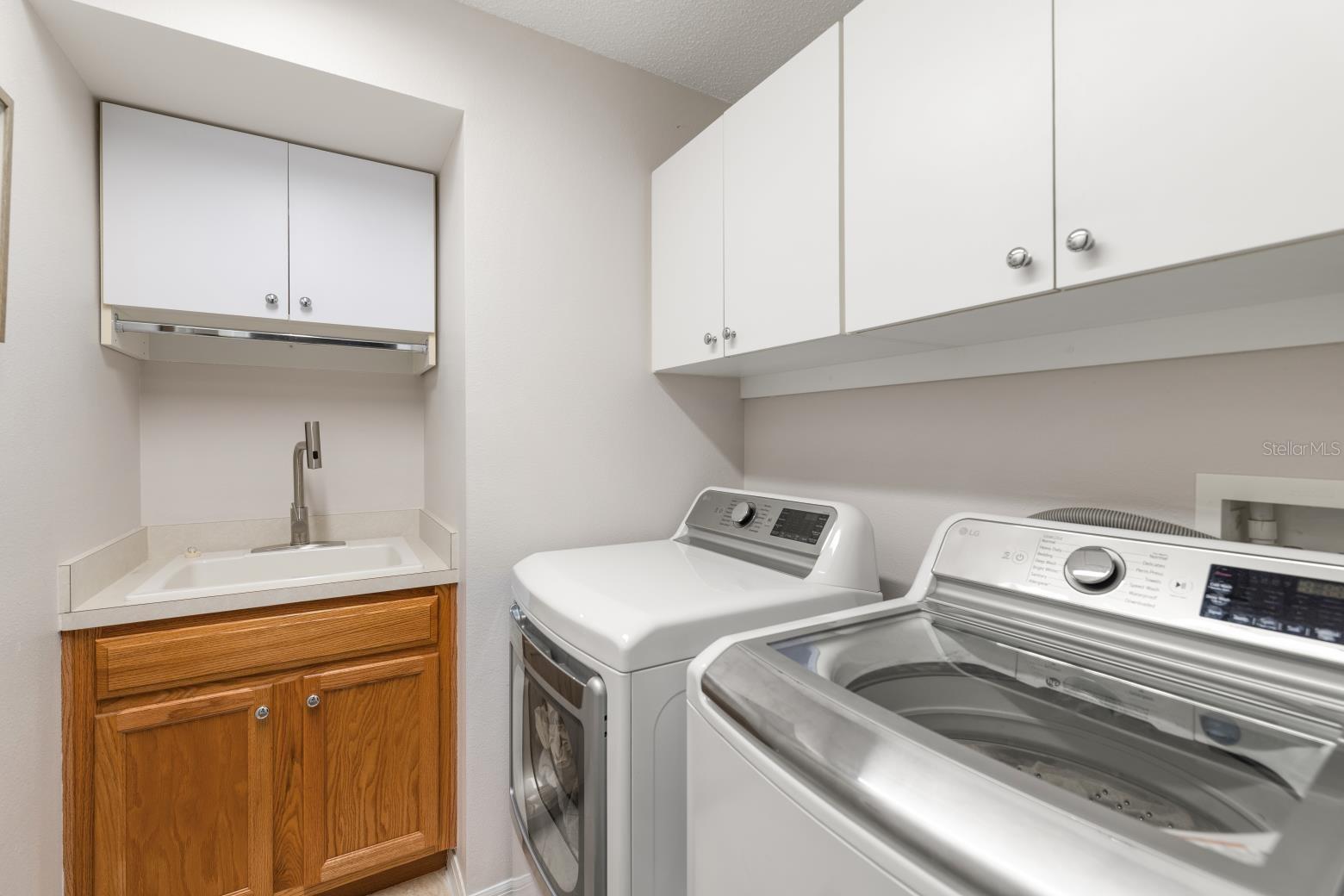 Listing photo id 14 for 367 Quane Avenue