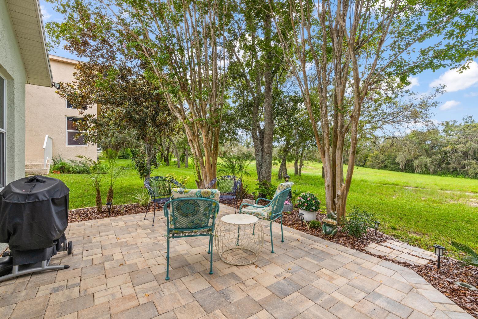 Listing photo id 19 for 367 Quane Avenue